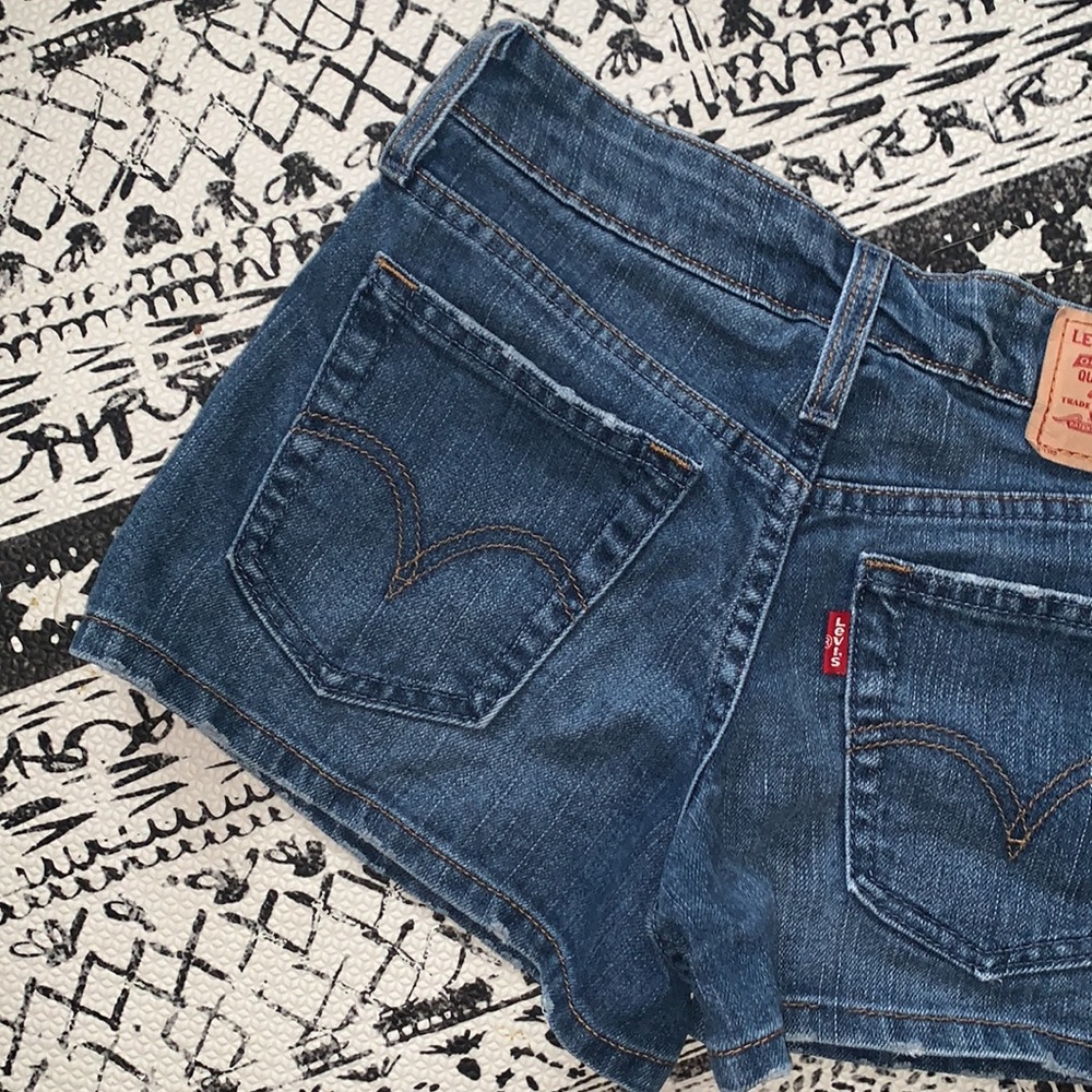 Levi Shorts - Picture 5 of 7